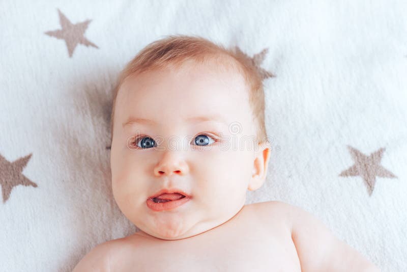 450 Un Petit Bebe Nouveau Ne Mignon Avec Des Yeux Bleus Photos Libres De Droits Et Gratuites De Dreamstime 450 Un Petit Bebe Nouveau Ne Mignon Avec Des Yeux Bleus Photos Libres De Droits Et Gratuites De Dreamstime