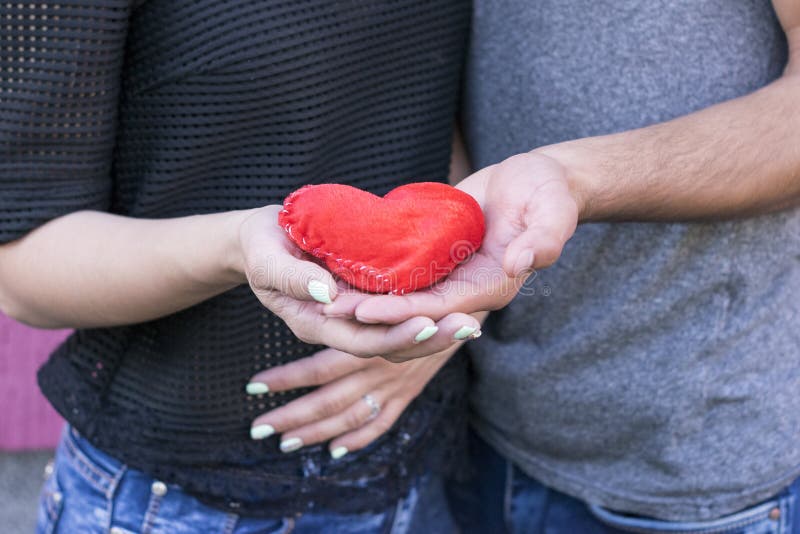 Photo douce de deux amants photographie stock libre de droits Photo douce de deux amants photographie stock libre de droits