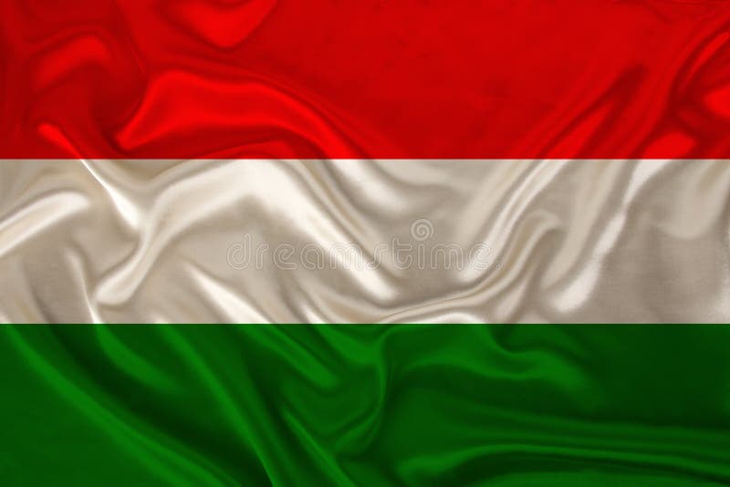Photo du drapeau national de Hongrie sur une texture luxueuse de satin, soie avec vagues, plis et reflets, gros plan, espace phot