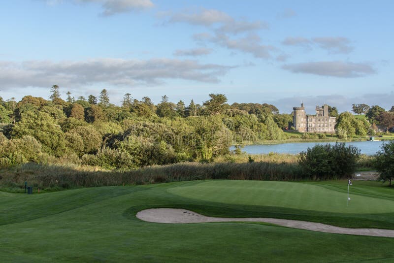 Photo famous 5 star dromoland castle hotel and golf club