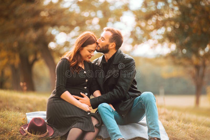 1+ Hundred Couple Forehead Kiss Royalty-Free Images, Stock Photos &  Pictures