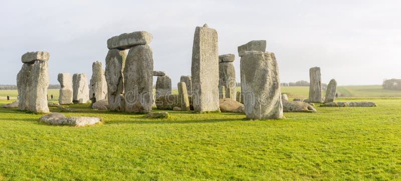 Photo panoramique de jour ensoleillé Stonehenge photographie stock libre de droits Photo panoramique de jour ensoleillé Stonehenge photographie stock libre de droits