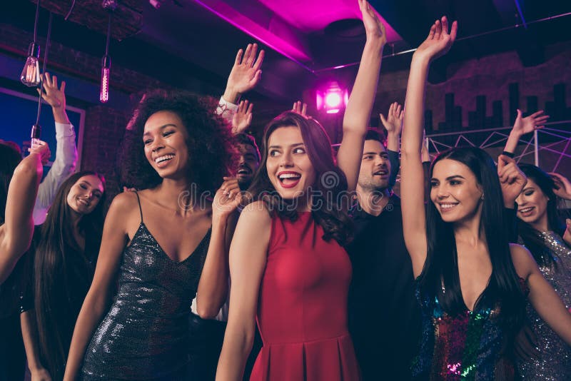 Photo Portrait of Excited Young People Dancing Together at Nightclub ...