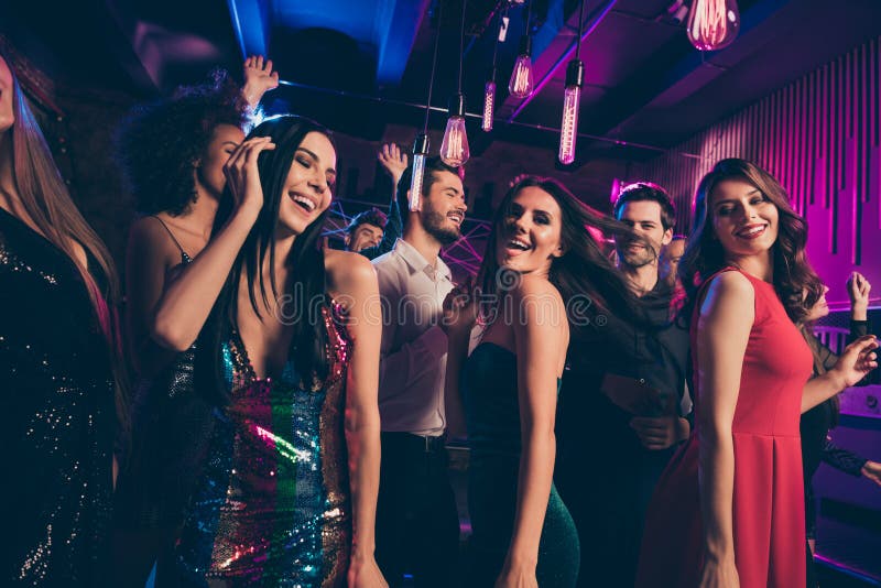 Photo Portrait of Happy Men and Women Dancing Together at Nightclub ...