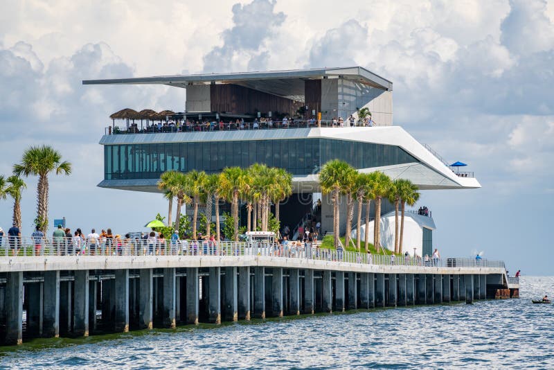 Photo of St Petersburg Pier crowded with tourists  not observing social distancing or wearing face masks