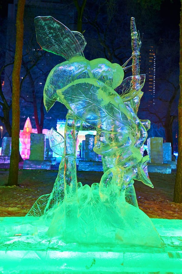 The green ice lamps in the park nightscape