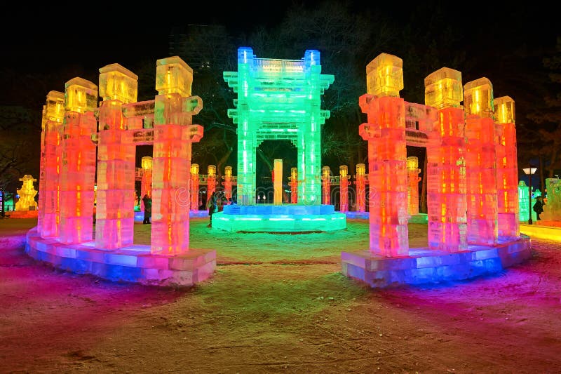 The square of ice lamps in the park