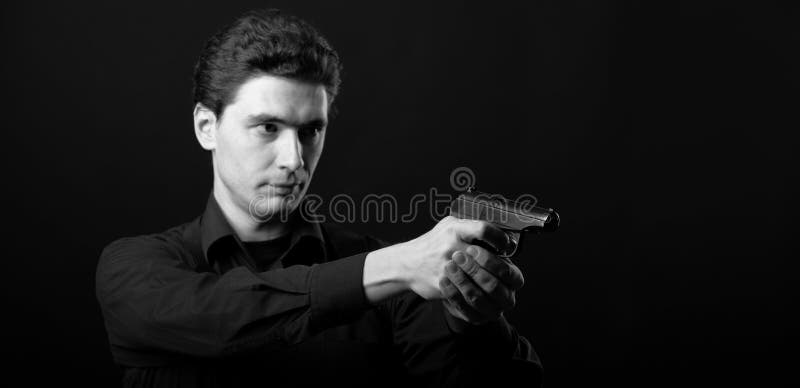 Photo yuong man with gun