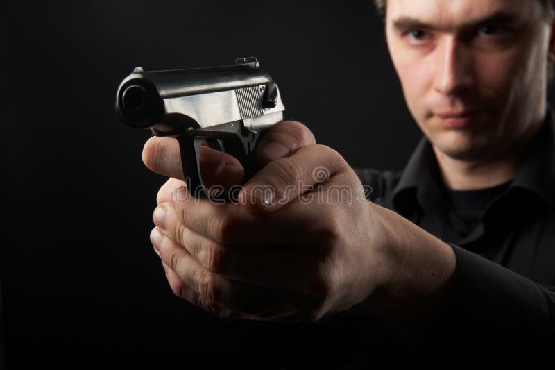 Photo yuong man with gun