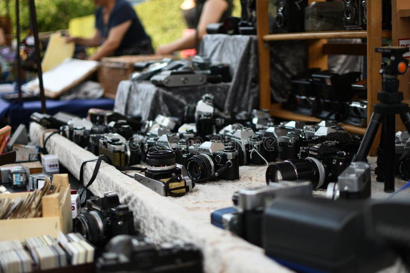 Photocameras i den London loppmarknaden som är horisontal royaltyfria foton Photocameras i den London loppmarknaden som är horisontal royaltyfria foton