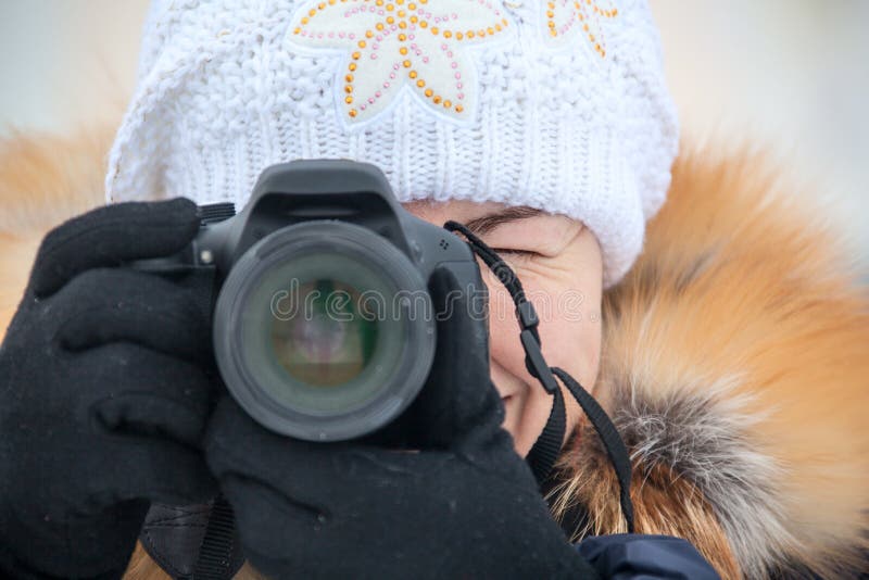 Photographe de femme avec l'appareil-photo images stock Photographe de femme avec l'appareil-photo images stock