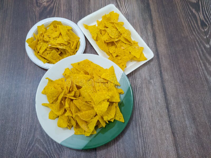 Crispy Chips Made from Corn and Other Ingredients with a Savory Taste