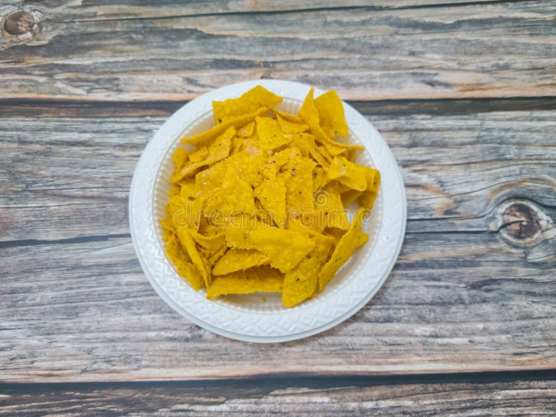 Crispy Chips Made from Corn and Other Ingredients with a Savory Taste