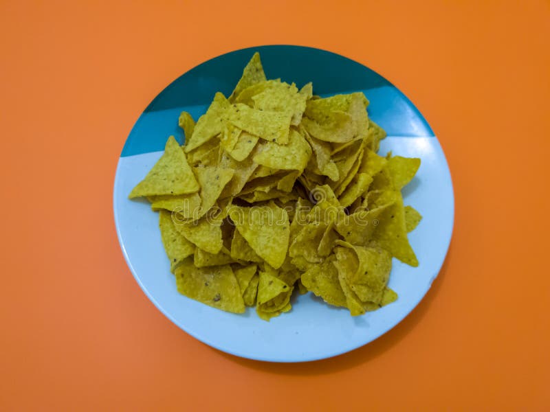 Crispy Chips Made from Corn and Other Ingredients with a Savory Taste