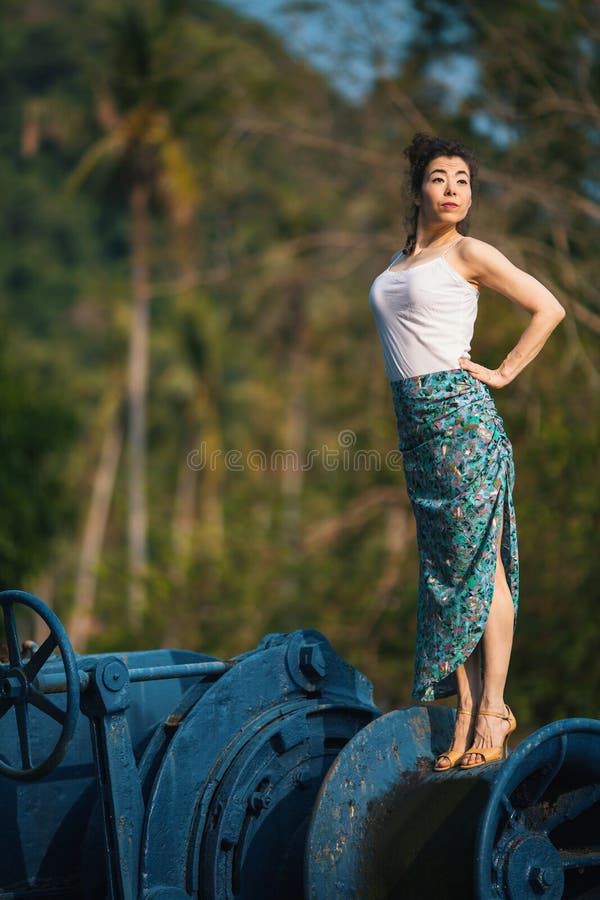 Pin by Gods own country on kerala wedding Photography | Pre wedding  photoshoot outfit, Wedding couple poses, Bride photoshoot
