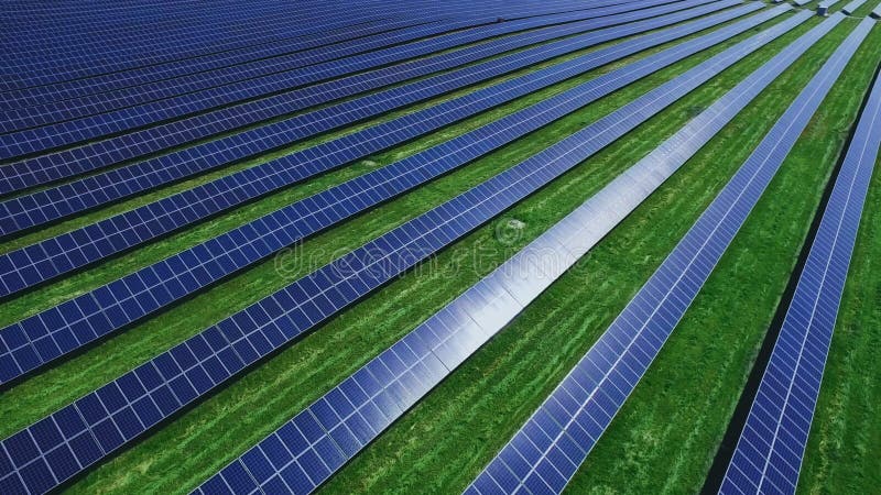 Photovoltaic panel słoneczny absorbują światło słoneczne Prości rzędy ogniwa słoneczne