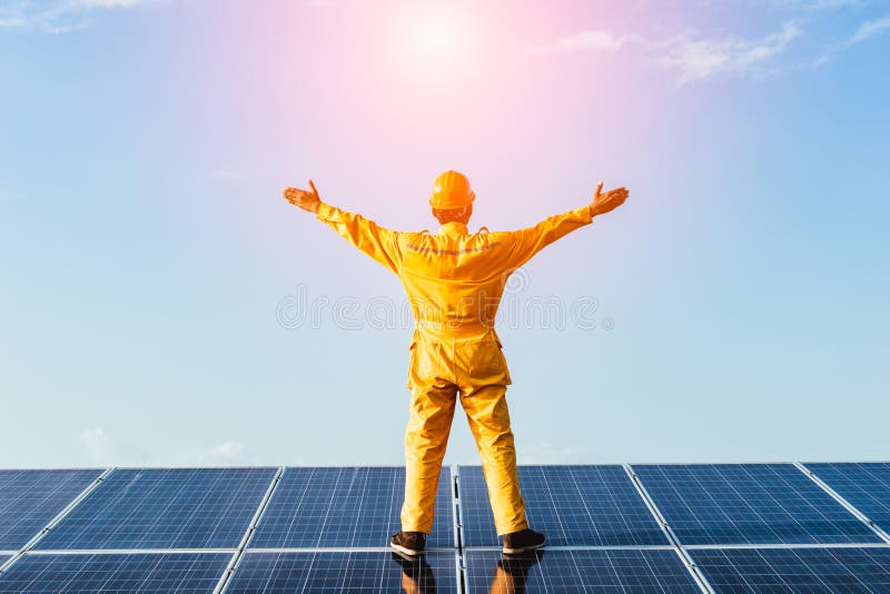 Photovoltaicsmodule van het zonne-energiepaneel met hemelachtergrond royalty-vrije stock afbeeldingen Photovoltaicsmodule van het zonne-energiepaneel met hemelachtergrond royalty-vrije stock afbeeldingen