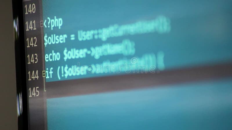 ввод phpcode на экране веб-разработчиком и php-разработчиком отображает экран компьютера с исходным кодом веб-сайта и серверных сц сток-видео