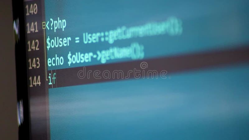 ввод phpcode на экране веб-разработчиком и php-разработчиком отображает экран компьютера с исходным кодом веб-сайта и серверных сц сток-видео