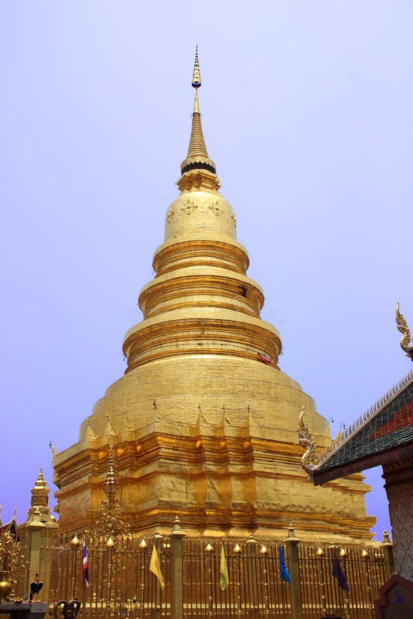 Phra che tempio di Hariphunchai, Lamphun, Tailandia del Nord immagine stock Phra che tempio di Hariphunchai, Lamphun, Tailandia del Nord immagine stock
