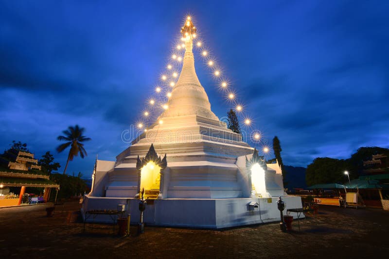 Phra den Doi Kong Mu pagod arkivfoton Phra den Doi Kong Mu pagod arkivfoton