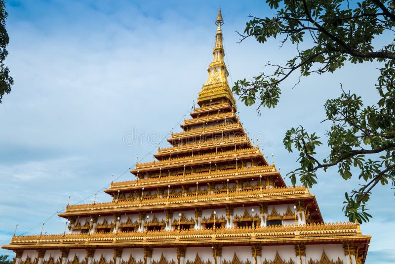 Phra Mahathat Kaen Nakhon, Khon Kaen, Tailandia fotografía de archivo Phra Mahathat Kaen Nakhon, Khon Kaen, Tailandia fotografía de archivo