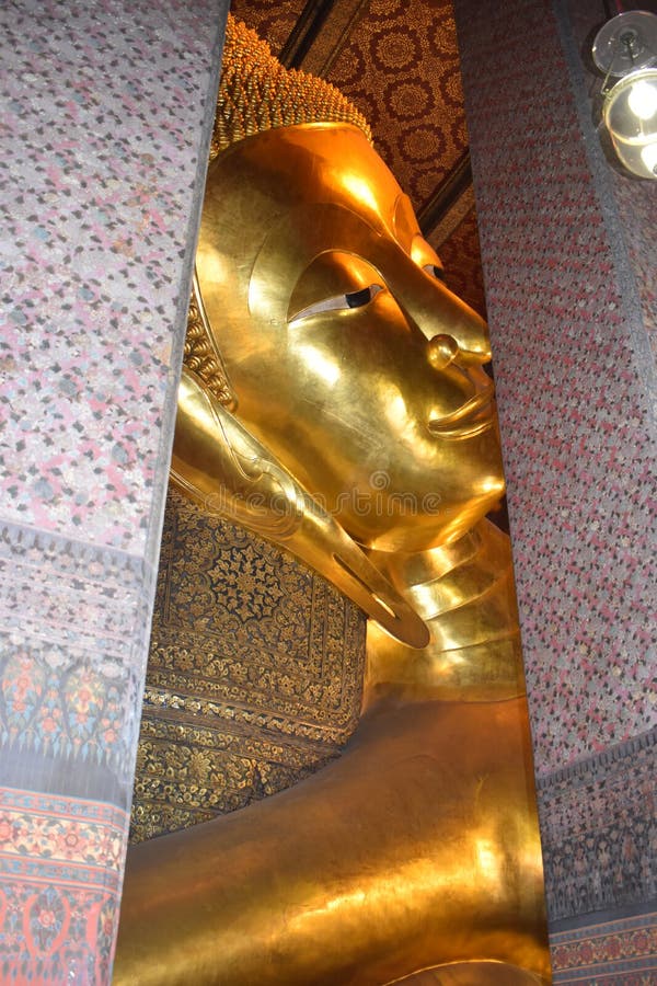 Phra Phutta Saiyat Phra non Wat Phra Chetuphon Wimon immagini stock Phra Phutta Saiyat Phra non Wat Phra Chetuphon Wimon immagini stock