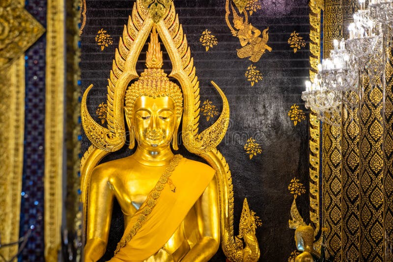Phra Phuttha Chinnarat, eredità antica tailandese e considerato come una di figura di Buddha più bella in Tailandia, disposto a W fotografia stock libera da diritti Phra Phuttha Chinnarat, eredità antica tailandese e considerato come una di figura di Buddha più bella in Tailandia, disposto a W fotografia stock libera da diritti