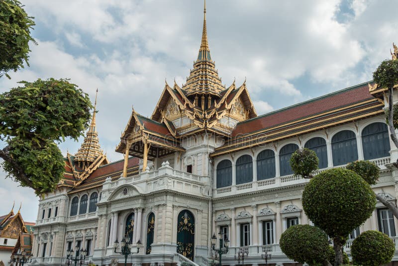Phra Thinang Chakri Maha Prasat, центральный дворец в грандиозном дворце в Бангкоке, Таиланде, доме тайской королевской семьи стоковая фотография rf Phra Thinang Chakri Maha Prasat, центральный дворец в грандиозном дворце в Бангкоке, Таиланде, доме тайской королевской семьи стоковая фотография rf