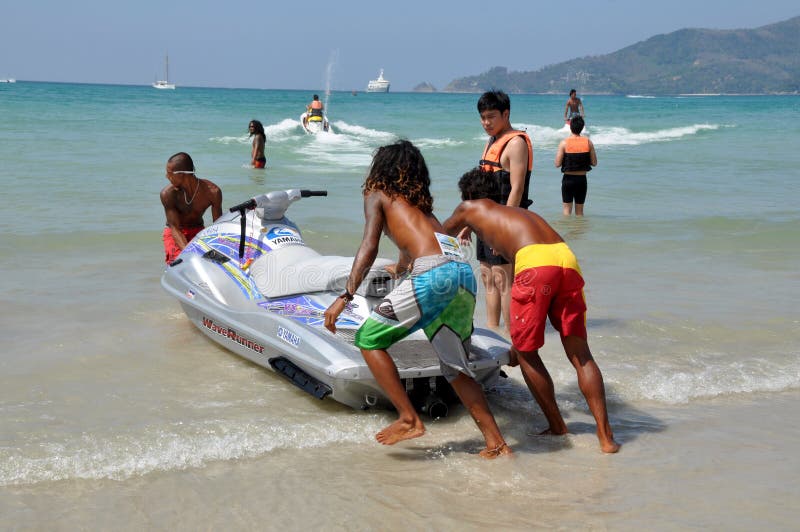 עקיצות והונאות אפשריות בתאילנד | phuket tail%C3%A2ndia barco tailand%C3%AAs de beachboys e de jetski 22871176