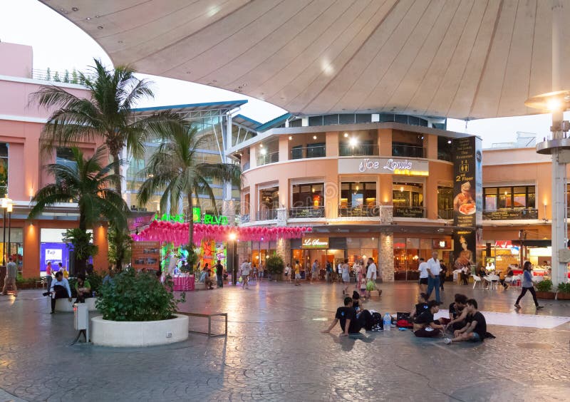 Fashion Valley Mall, The Largest Mall In San Diego, California Stock Photo,  Picture and Royalty Free Image. Image 25054557.