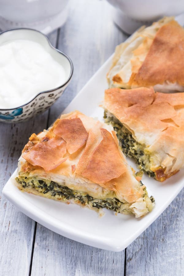 Phyllo pastry spinach pie stock image. Image of pita - 146683761
