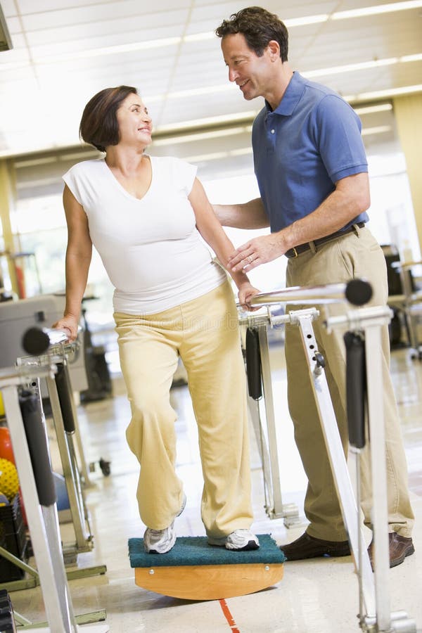 physiotherapist cierpliwa rehabilitacja zdjęcie royalty free physiotherapist cierpliwa rehabilitacja zdjęcie royalty free