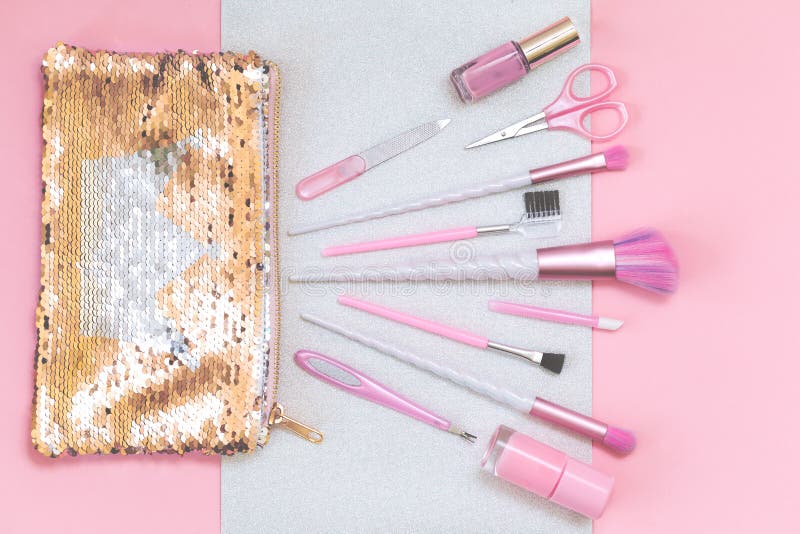 Pi?kno jednoro?ec makeup mu?ni?cia na srebro menchiach zdjęcie royalty free Pi?kno jednoro?ec makeup mu?ni?cia na srebro menchiach zdjęcie royalty free
