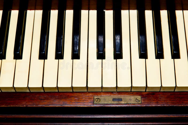 Piano antique - plan rapproché de clavier photographie stock libre de droits Piano antique - plan rapproché de clavier photographie stock libre de droits
