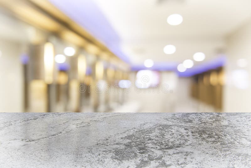 Piano d'appoggio di marmo bianco sulla caffetteria della sfuocatura fotografia stock libera da diritti Piano d'appoggio di marmo bianco sulla caffetteria della sfuocatura fotografia stock libera da diritti
