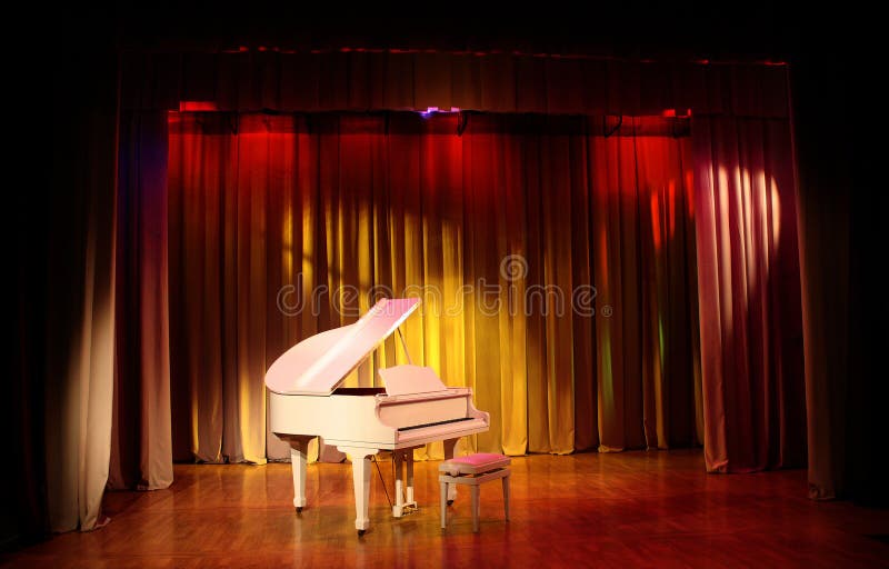 Piano grande branco. fotografia de stock royalty free Piano grande branco. fotografia de stock royalty free