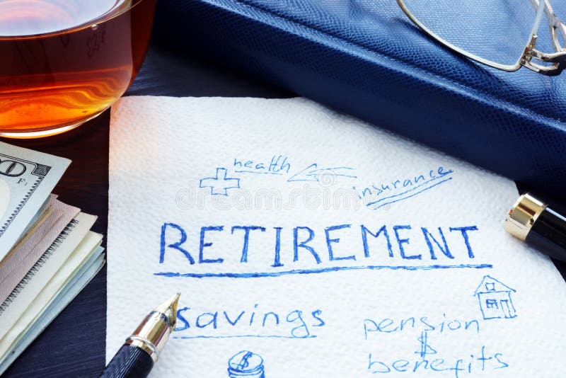 Piano pensionistico scritto a mano su un tovagliolo Risparmio per la pensione