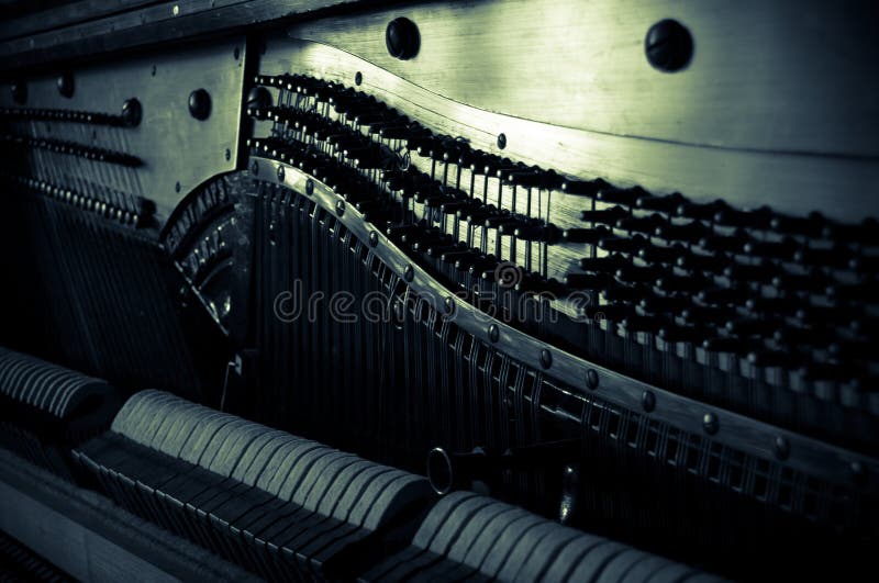 Piano velho para dentro foto de stock Piano velho para dentro foto de stock
