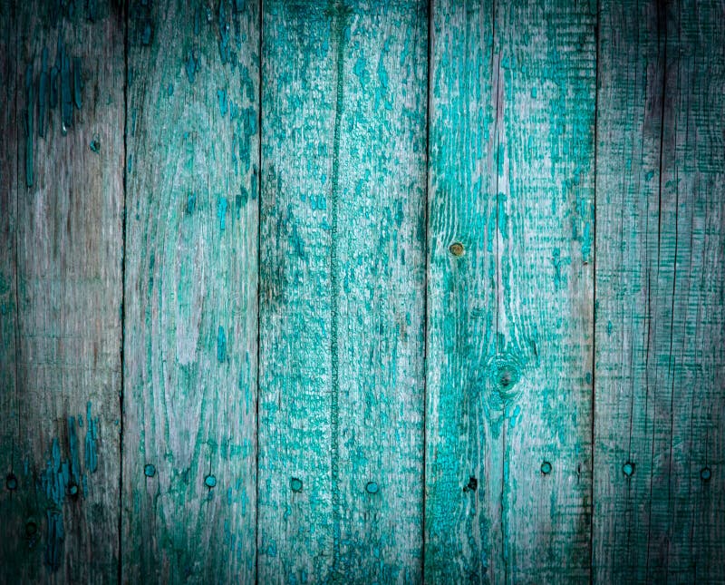 Piastrelle di legno su una vecchia recinzione blu come sfondo astratto