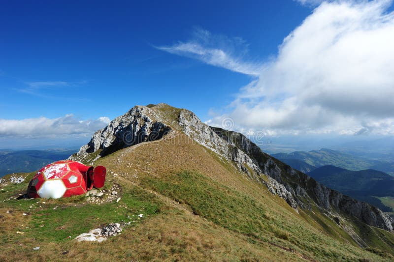 Piatra Craiului mountains - La Om peak shelter