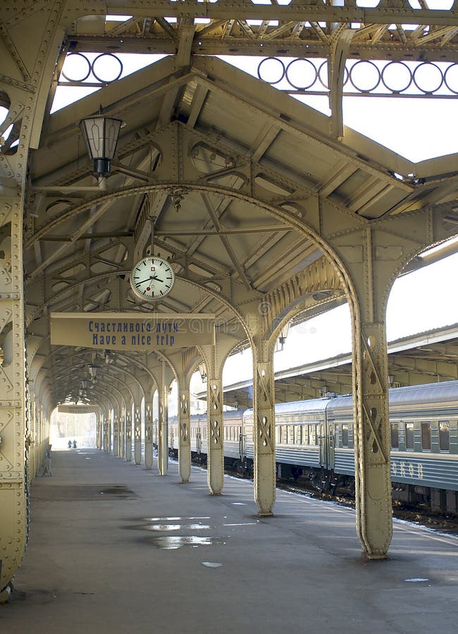 Piattaforma della stazione di ferrovia - 2 fotografia stock Piattaforma della stazione di ferrovia - 2 fotografia stock