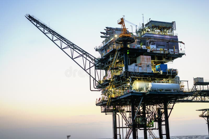Piattaforma di petrolio marino immagine stock libera da diritti Piattaforma di petrolio marino immagine stock libera da diritti