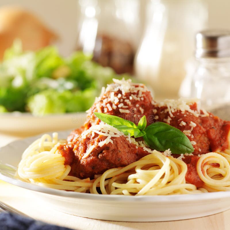 Piatto degli spaghetti e delle polpette italiani fotografie stock Piatto degli spaghetti e delle polpette italiani fotografie stock