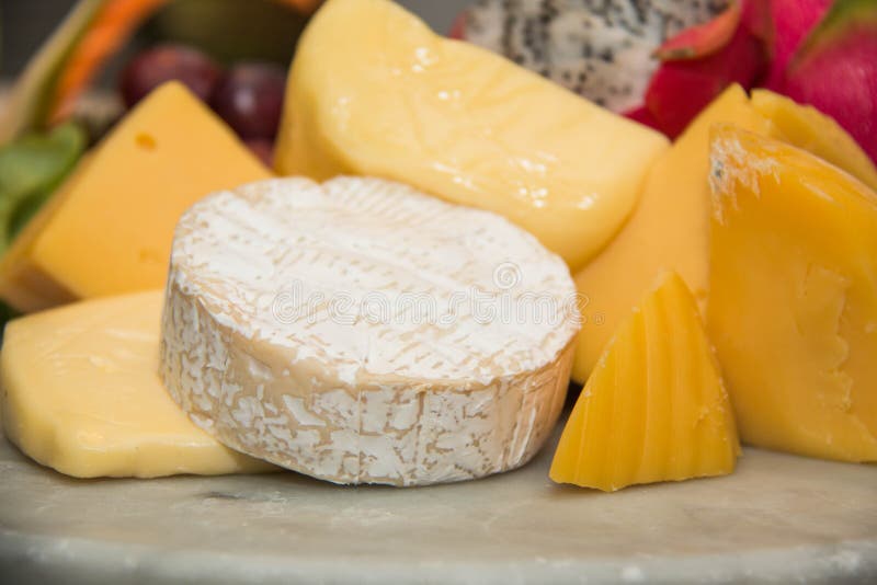 Piatto di formaggio fotografia stock libera da diritti Piatto di formaggio fotografia stock libera da diritti