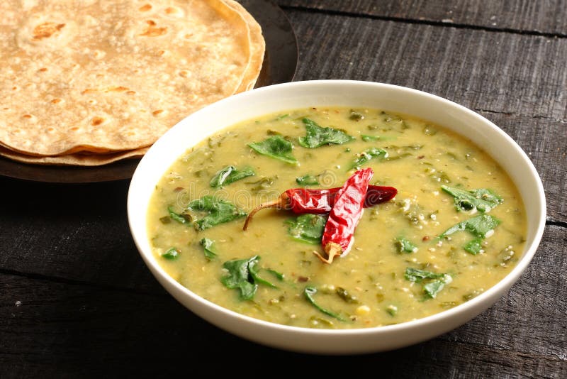 Piatto indiano del palak di cucina dal immagine stock Piatto indiano del palak di cucina dal immagine stock