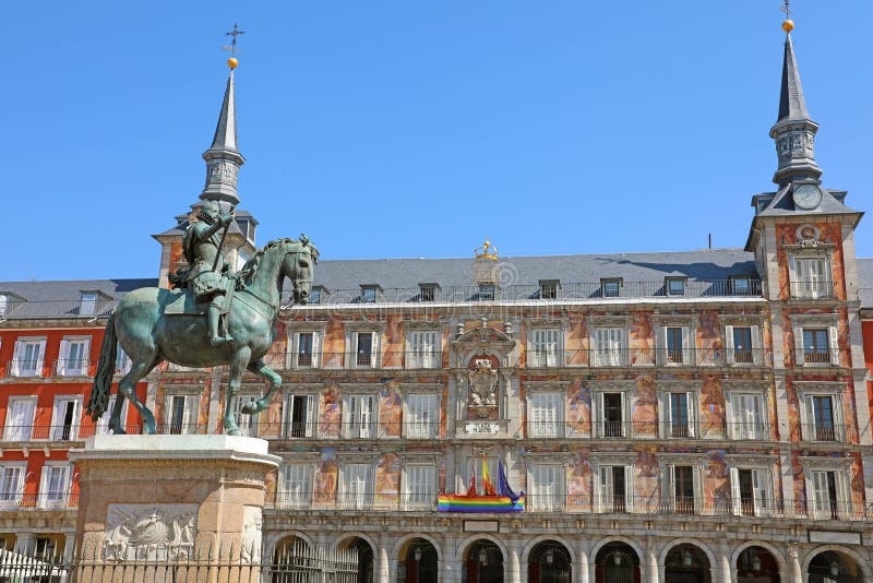 Piazza-Bürgermeisterquadrat mit Reiterstatue von König Philips III in Madrid, Spanien stockbilder Piazza-Bürgermeisterquadrat mit Reiterstatue von König Philips III in Madrid, Spanien stockbilder