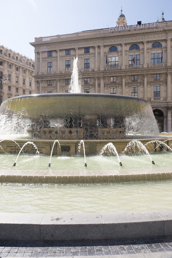 Download Piazza de Ferrari, Génova imagen de archivo editorial. Imagen de cielo - 44855384