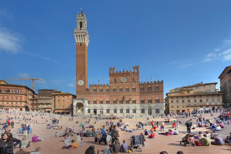 Piazza del Campo e Palazzo Publico, Siena, Italia fotografia stock Piazza del Campo e Palazzo Publico, Siena, Italia fotografia stock