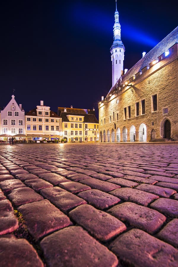Piazza di Tallinn Estonia immagini stock Piazza di Tallinn Estonia immagini stock